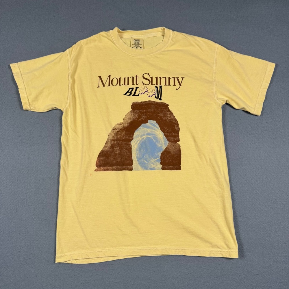 Comfort Colors Mount Sunny Bloom T-Shirt Mens Medium Yellow Graphic Nature Utah
